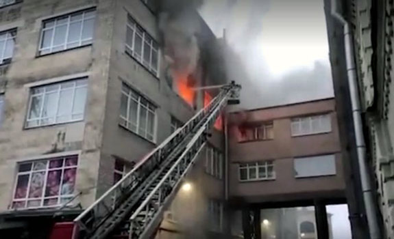 Пожар 2 февраля в здании бизнес-центра "Лениздат" на набережной Фонтанки в центре Санкт-Петербурга