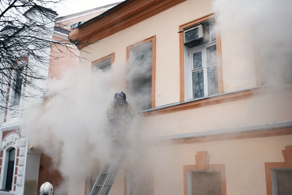 Пожар 5 февраля в здании памятника архитектуры XIX века в Великом Новгороде