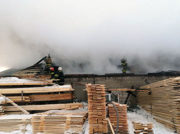 Пожар 18 февраля на пилораме в городе Куйбышев Новосибирской области