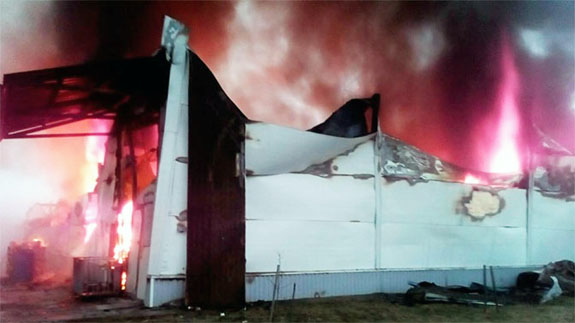 Пожар 26 февраля охватил территорию двух складов с резиновыми изделиями в подмосковном поселке Новый Красногорского района