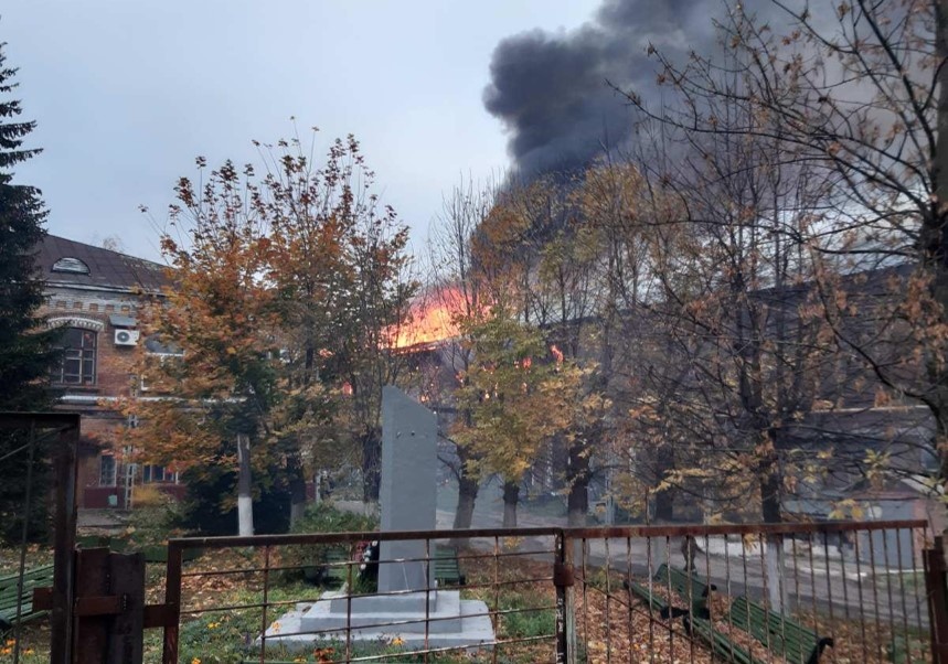 Пожар 17 октября в Ивановской области, ликвидировано горение кровли перчаточного цеха