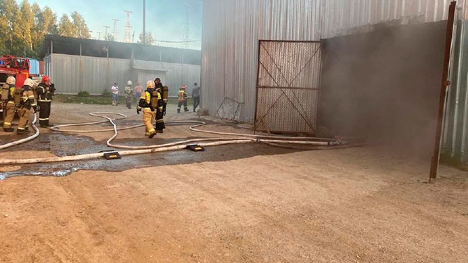 Пожар 12 июля в ангаре с производственным оборудованием в Екатеринбурге