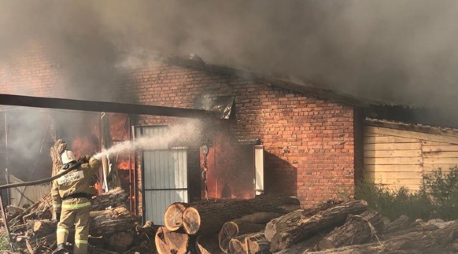 Пожар 17 августа</b> в цехе по обработке древесины в станице Крыловской Краснодарского края 