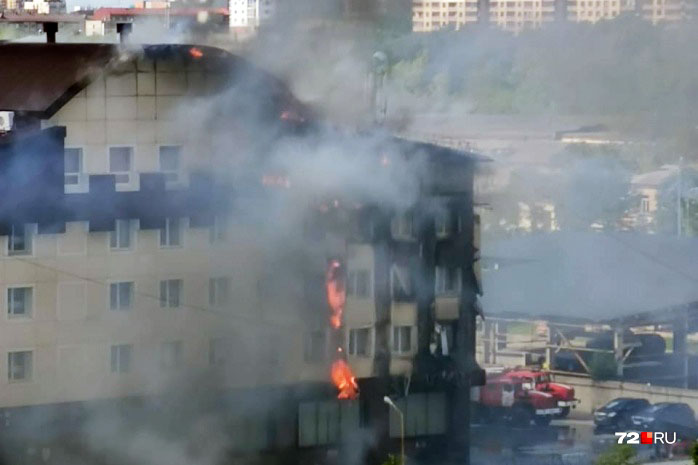 Пожар 29 мая в Тюмени в четырехэтажном бизнес-центре «Парус»